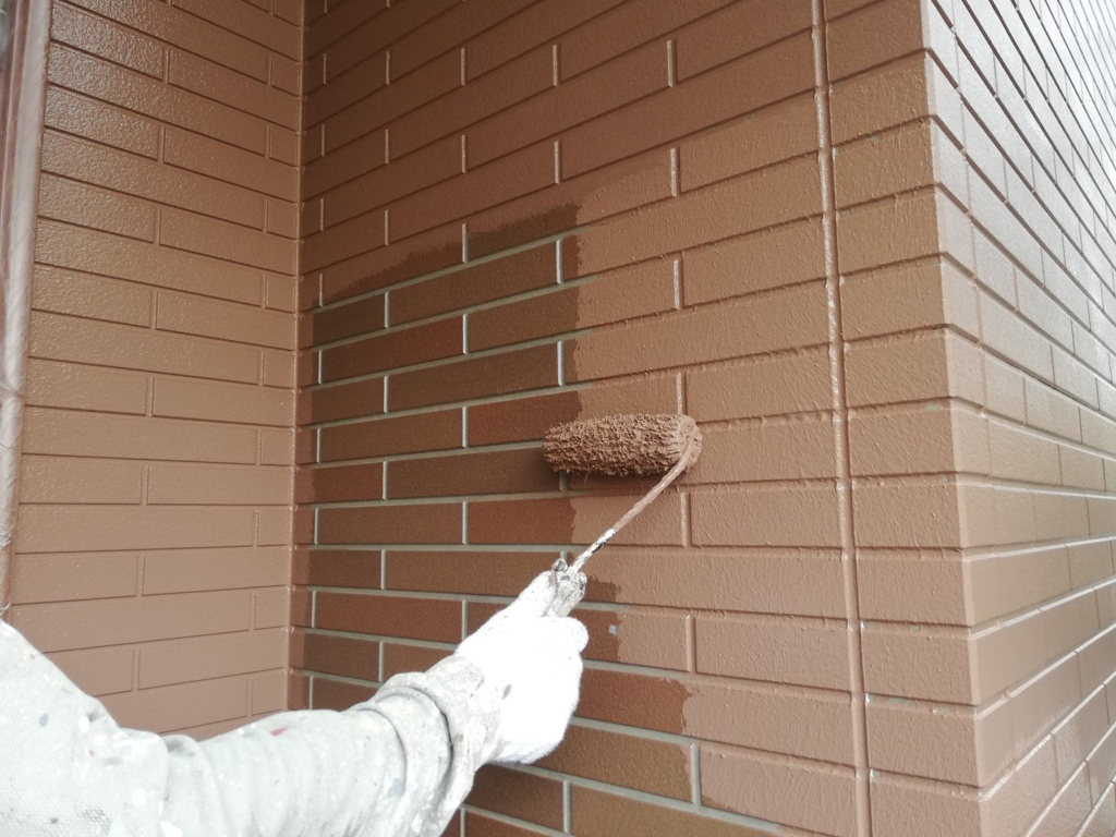 外壁塗装の中塗りには最新型塗料を採用