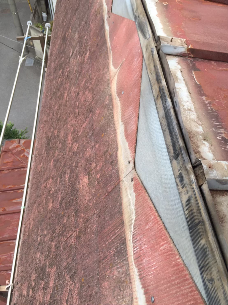 台風で屋根が吹き飛び屋根修理が必要