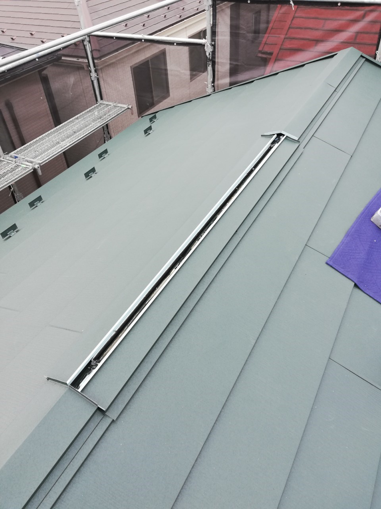 屋根修理で人気のあるガルバリウム鋼板を採用