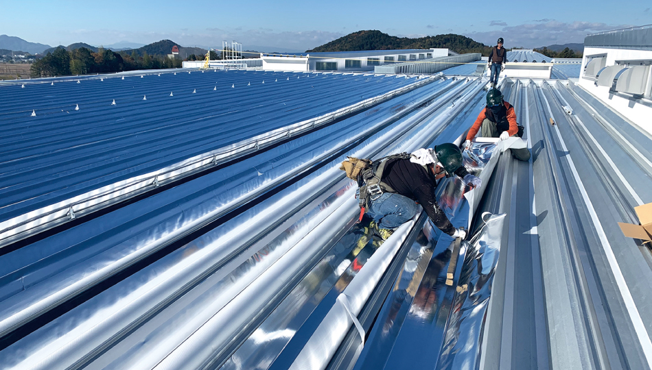 夏の熱は建物の中に入れない、冬の熱は建物の中から逃がさない。現場を守り、命と生産性を守る遮熱技術 サーモバリア