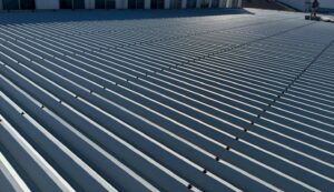 金属折板屋根の施工前｜工場・倉庫の暑さ対策前の様子