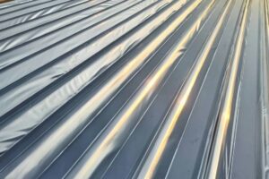 屋根遮熱工事完了後の建物外観｜営業所施設の遮熱対策完