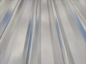 遮熱シート施工後の折板屋根｜サーモバリア施工完了状態