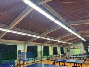 卓球練習場の施工前状況｜折板屋根下の室内環境（蕨高校）