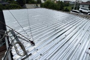 サーモバリアスカイ工法で遮熱シートを施工した屋根全体の仕上がり