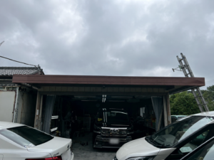 遮熱シート施工前の工場外観と屋根の様子